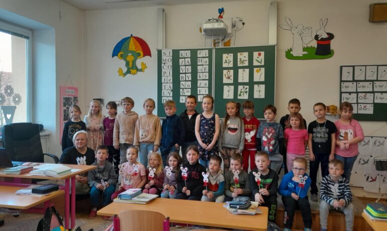 Včelky z mateřské školy na návštěvě u prvňáčků